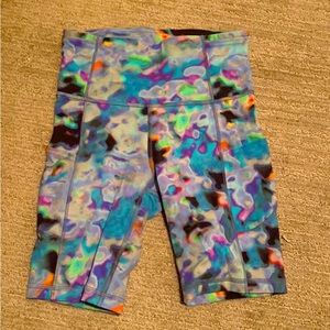 Lululemon seawheeze blue euphoria multi fast and free shorts 8 inch size 4